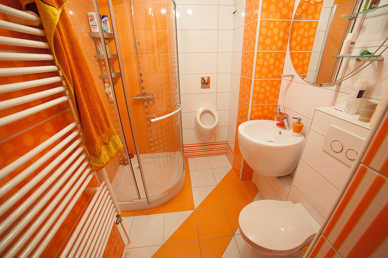 ванные комнаты в оранжевом цвете фото