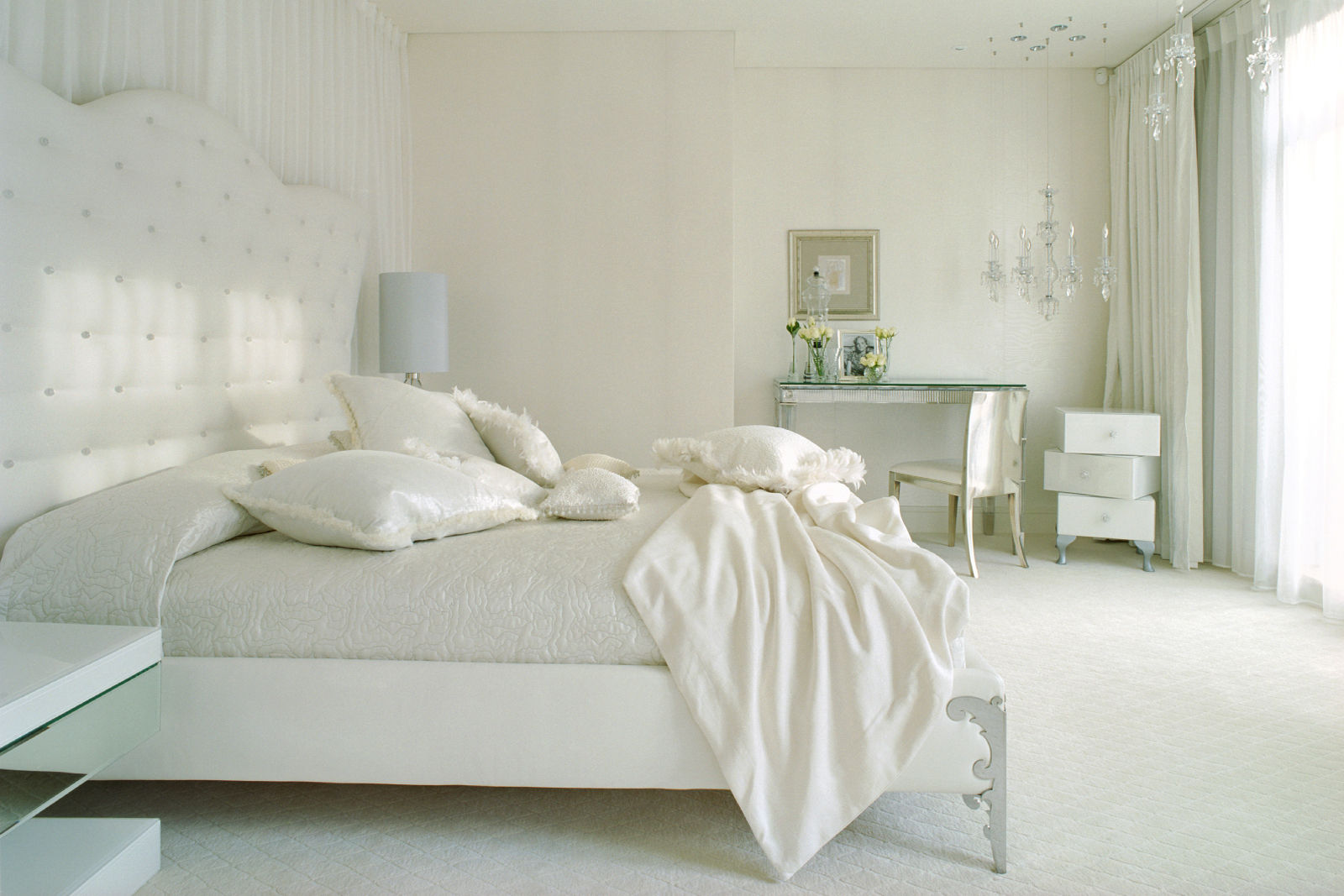 Цвет спальни с белой мебелью