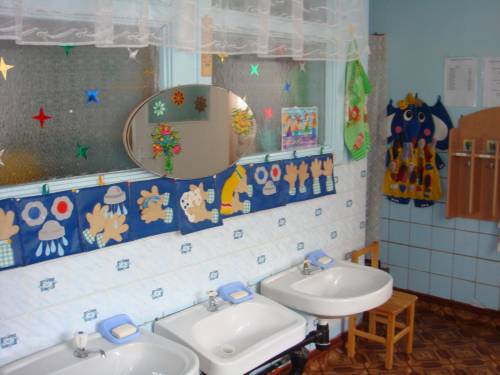 Туалетная комната в детском саду (32 фото)