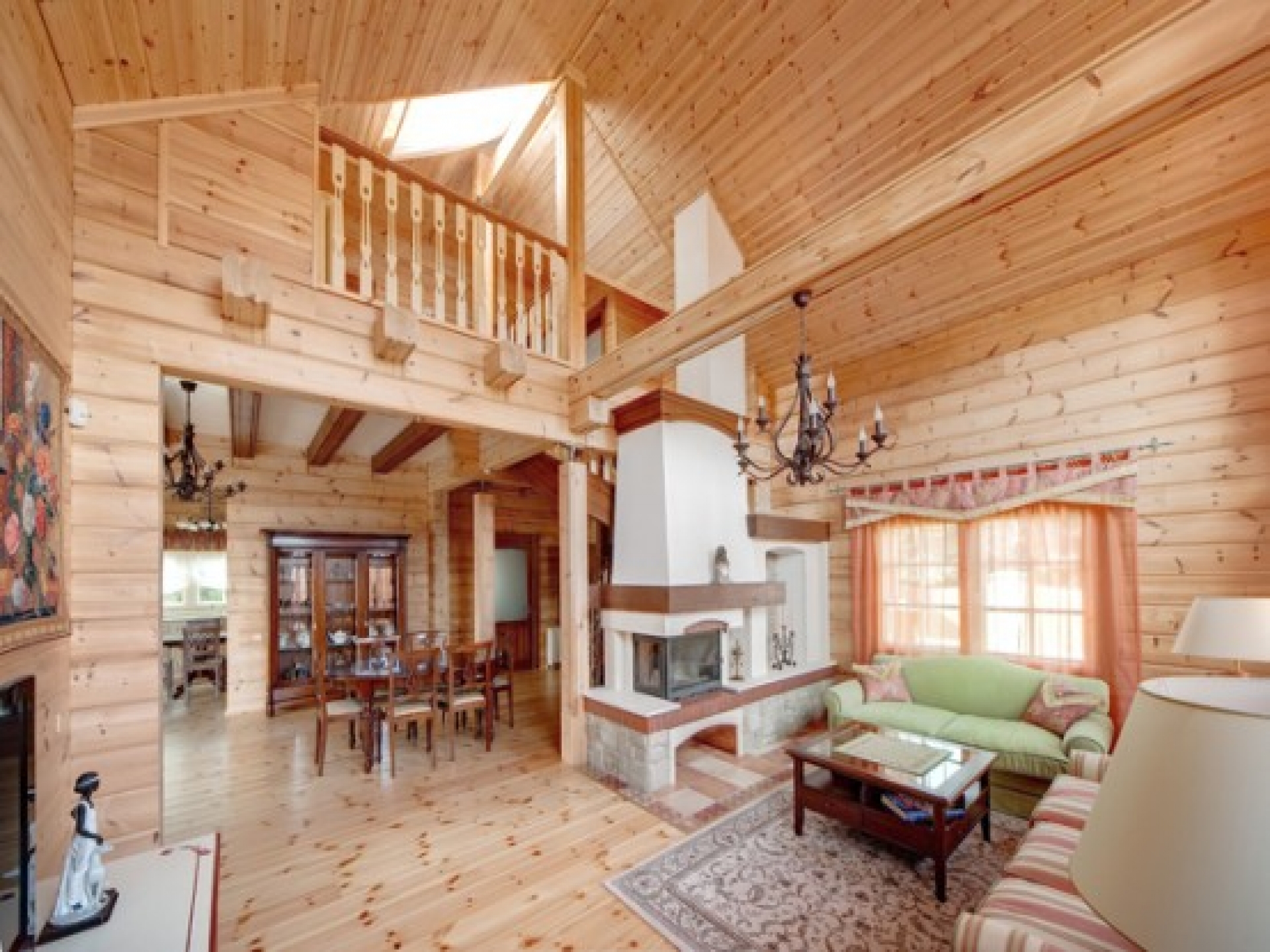 Красивый интерьер дома деревянного дома