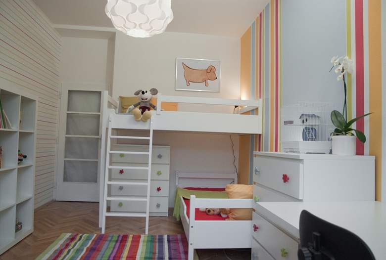 Дизайн однокомнатной квартиры с нишей для семьи с ребенком фото