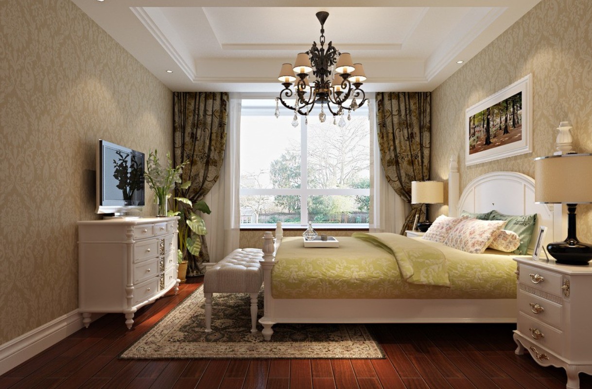 Интерьер маленькой спальни в классическом стиле с темной мебелью