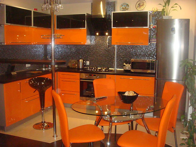 Интерьер для оранжевой кухни