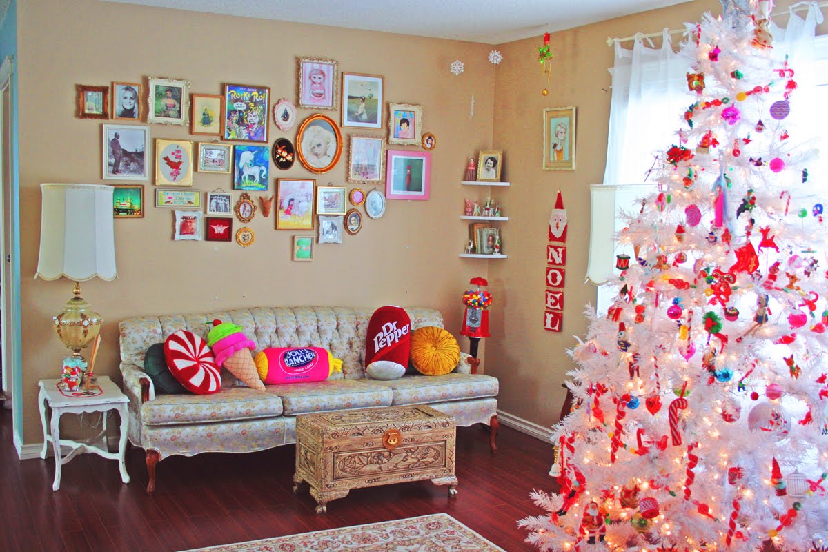 Как украсить комнату на Новый год — 55 красивых и праздничных фото