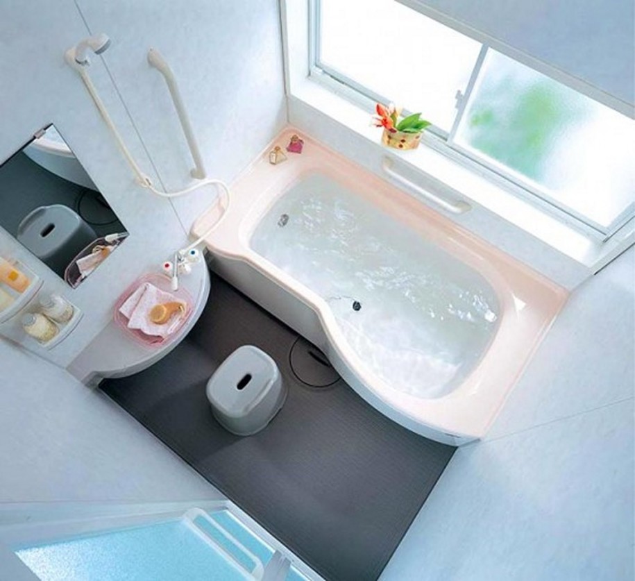 Ванная комната дизайн мал размер. Малогабаритные Ванные комнаты. Маленькая ванная комната. Компактные Ванные комнаты. Ванна в маленькую ванную комнату.