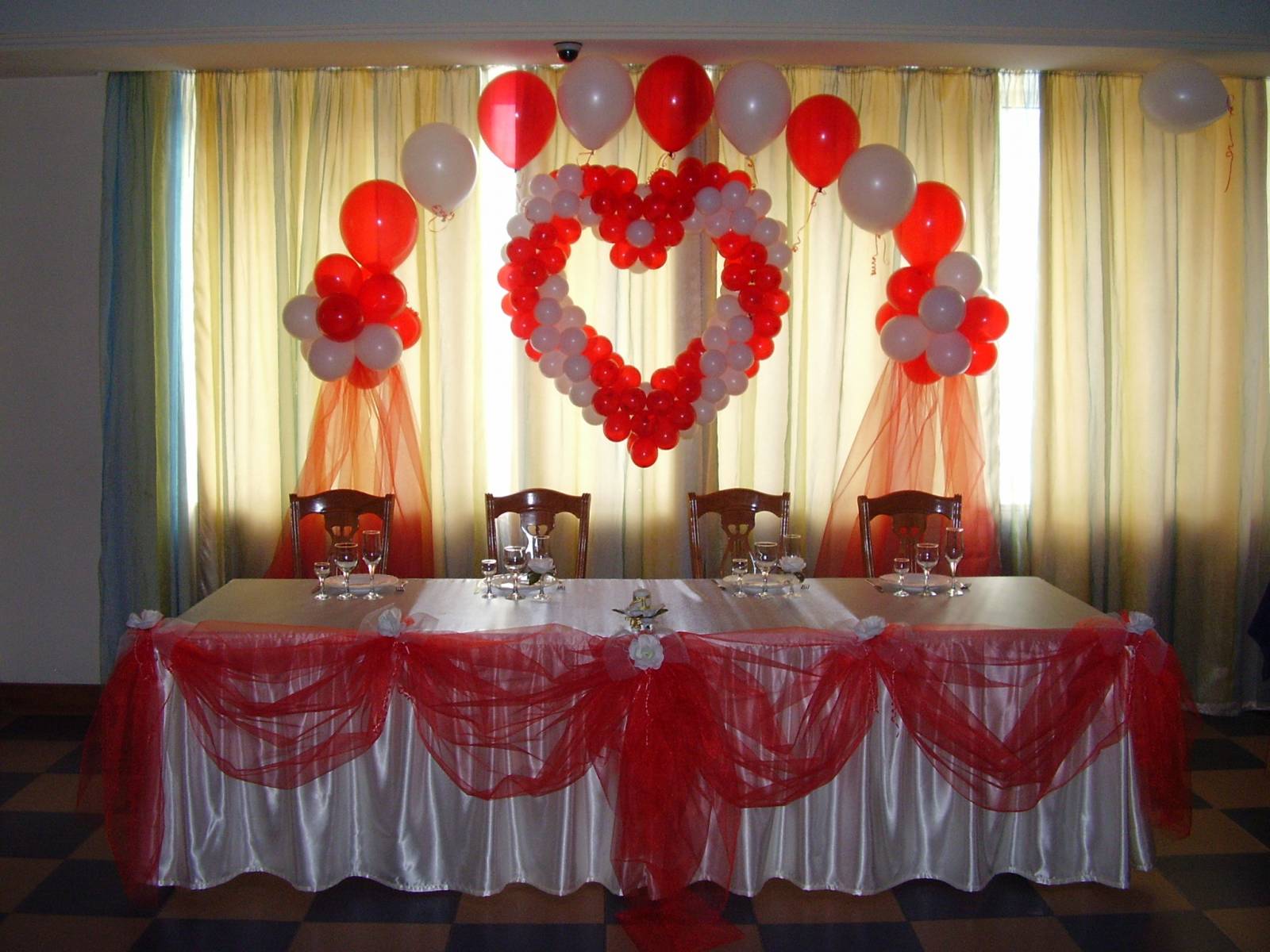Как украсить столы на свадьбу
