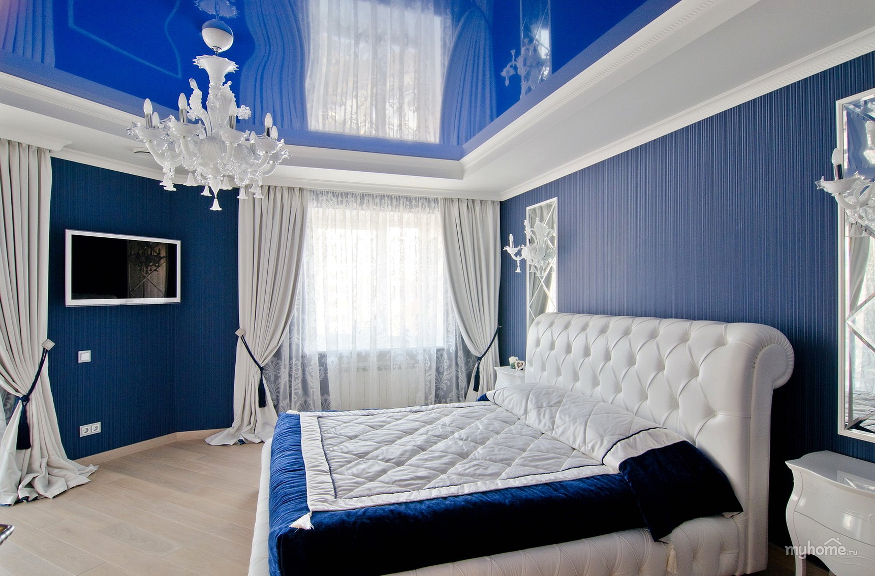 Темно синие обои в интерьере спальни