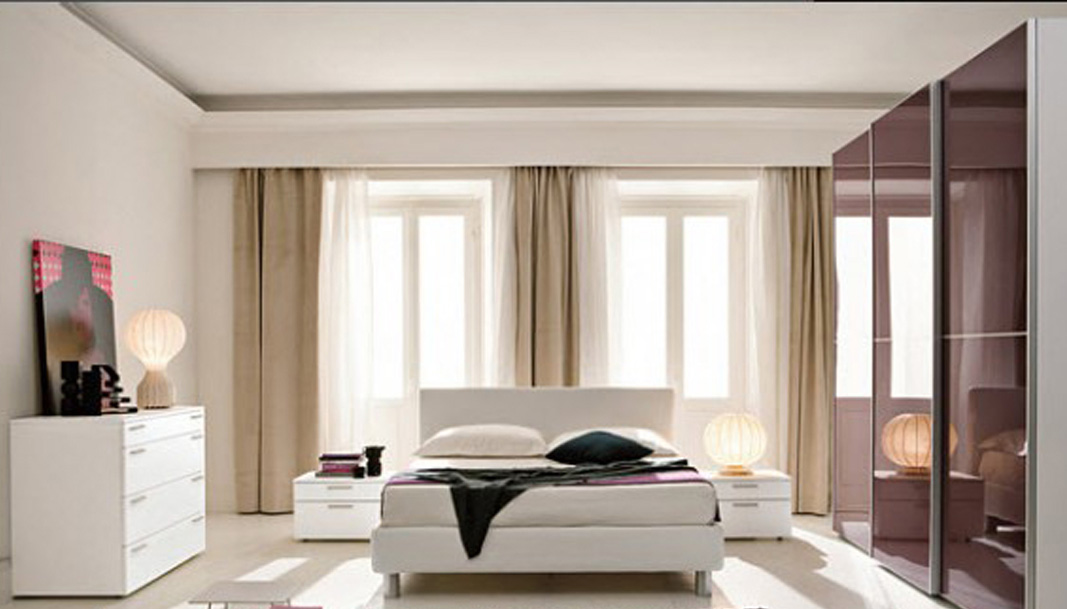 Дизайн спальни с 3 окнами на разных стенах