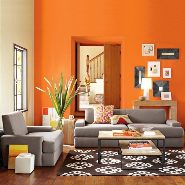 Сочетание цветов в интерьере гостиной с оранжевым