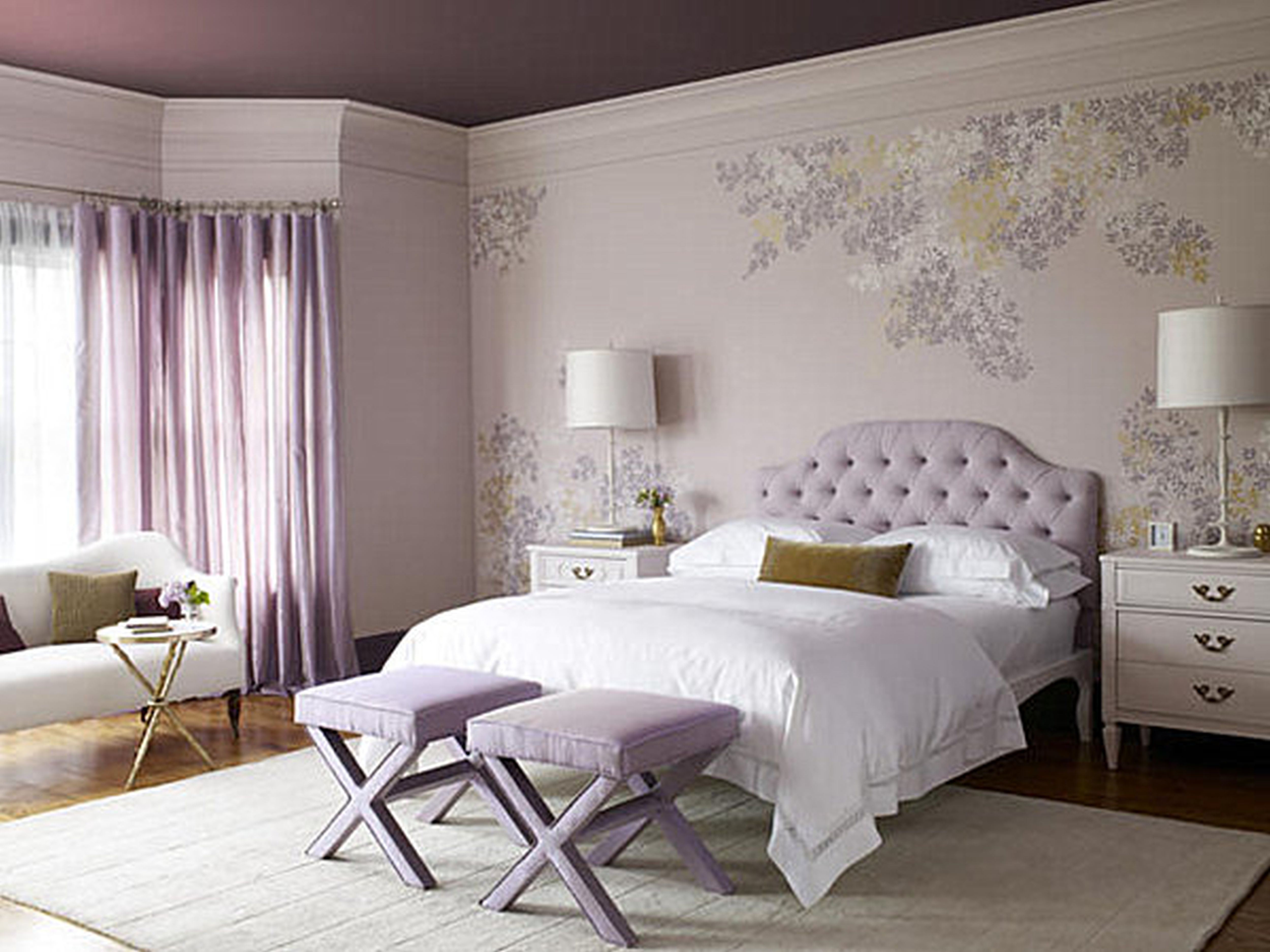 Обои с цветами в интерьере спальни комбинированные
