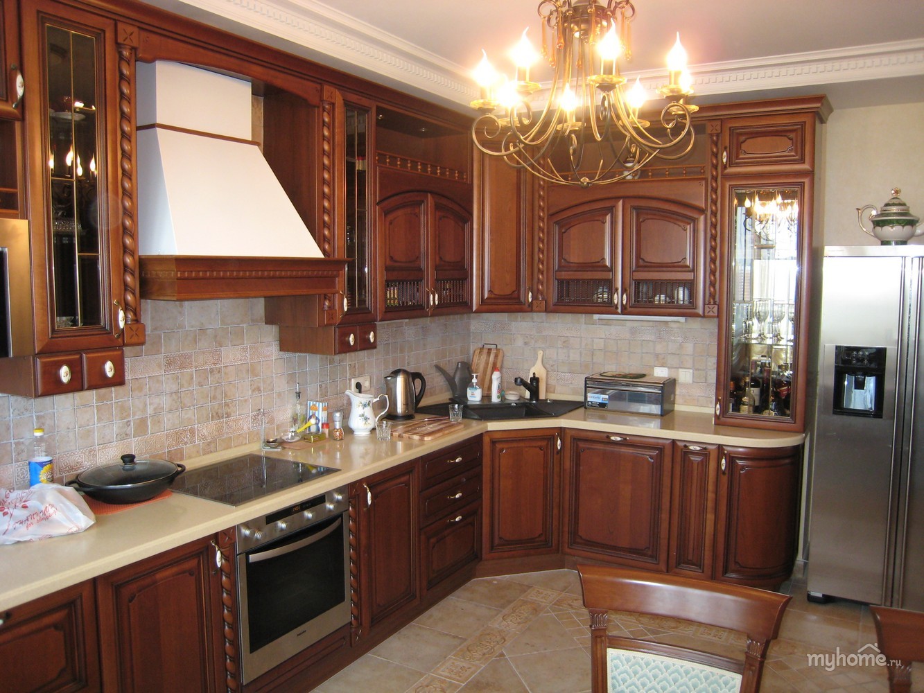 Кухни в коричневом цвете в современном стиле