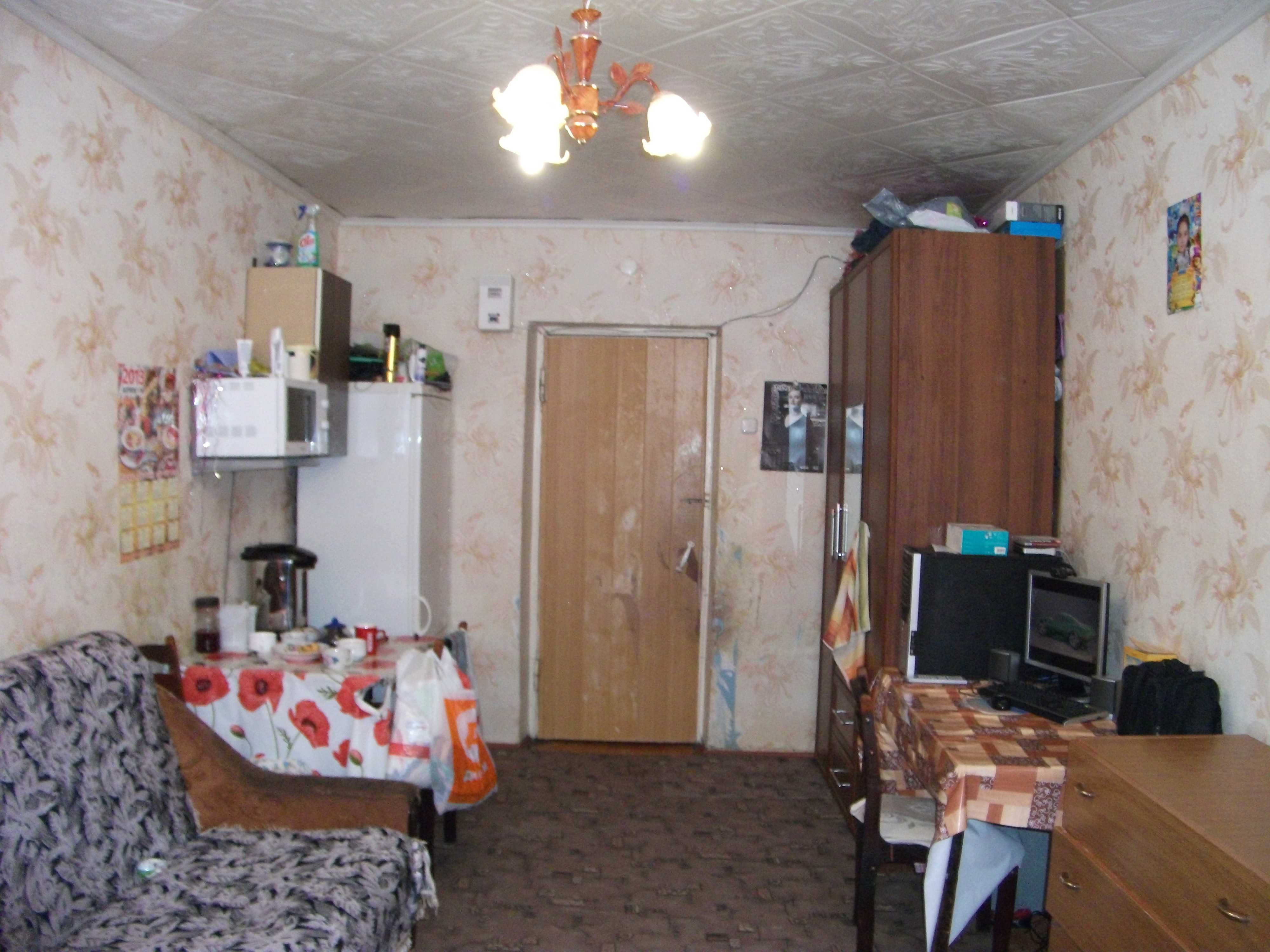 Комнаты в общежитии ульяновск. Старая комната в общаге. Комната в общежитии без ремонта. Комната в общежитии Старом. Комната в общежитии в плохом состоянии.
