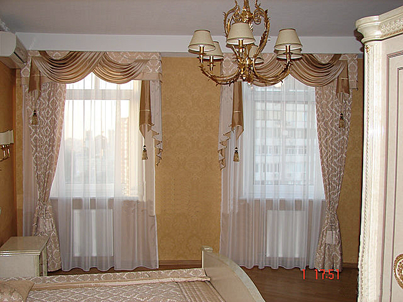 Планировка зала с двумя окнами