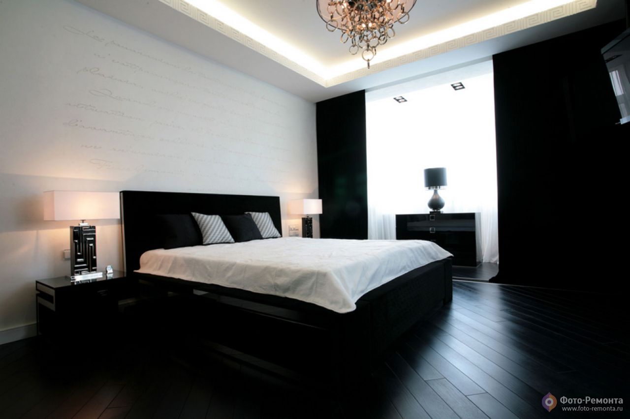 Белая спальня с черным полом