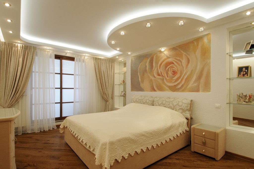 Показать дизайн потолка в спальне