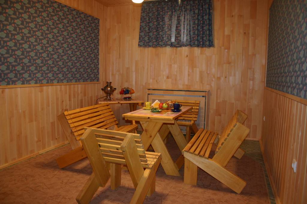 Мебель для бани в комнату отдыха из дерева фото