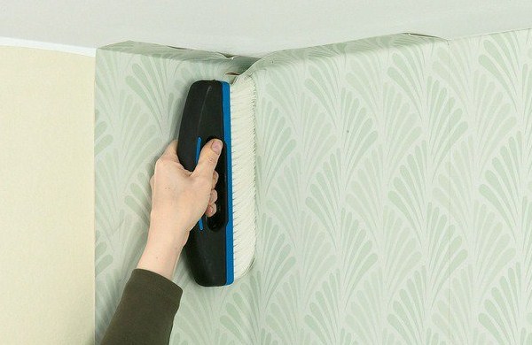 Как правильно клеить флизелиновые обои метровые на стену пошагово
