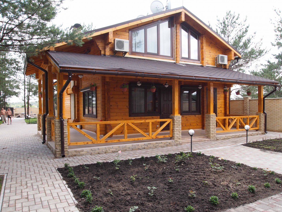 Дизайн загородного дома из дерева