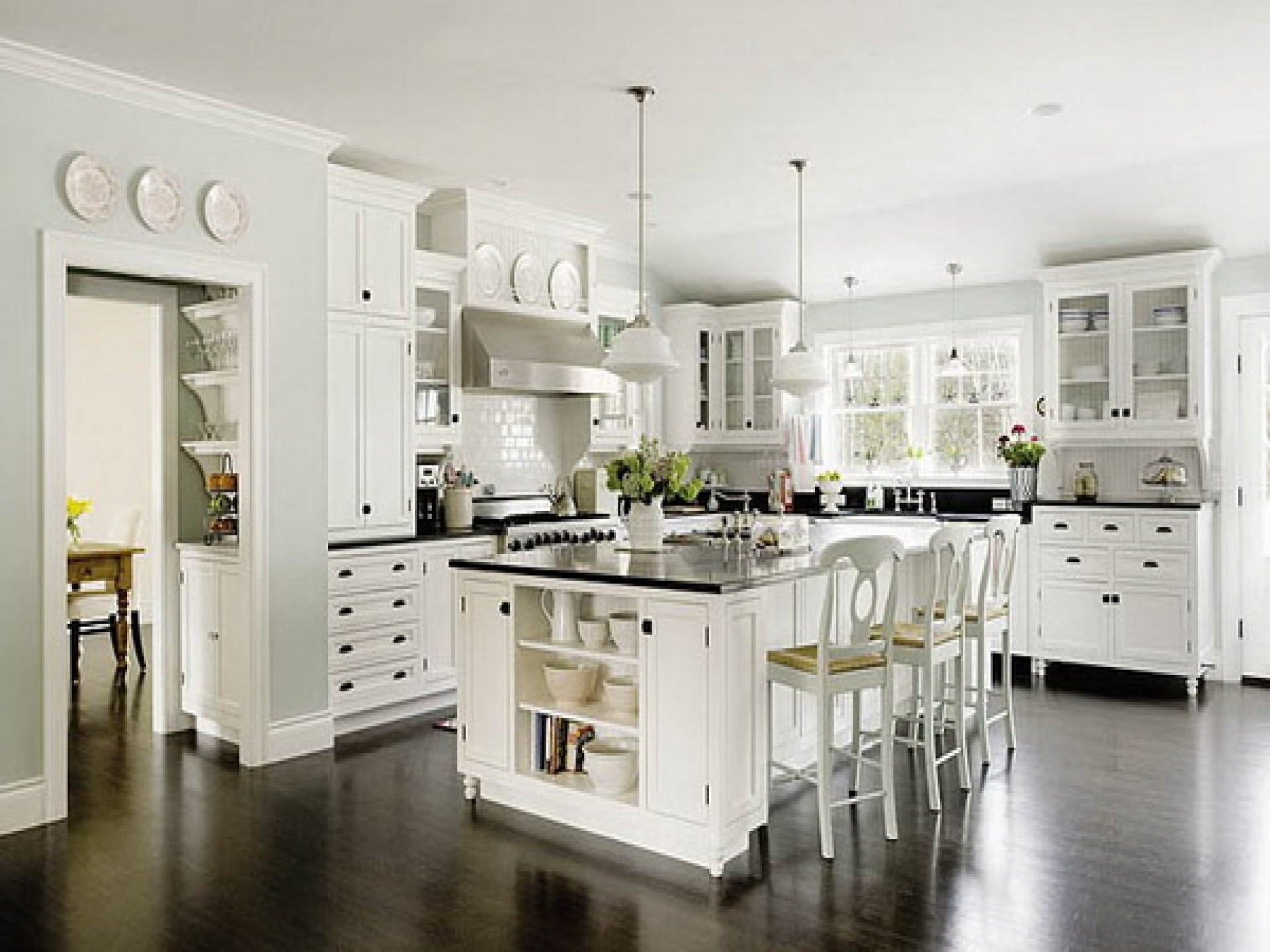 Дизайн кухонь с белой мебелью