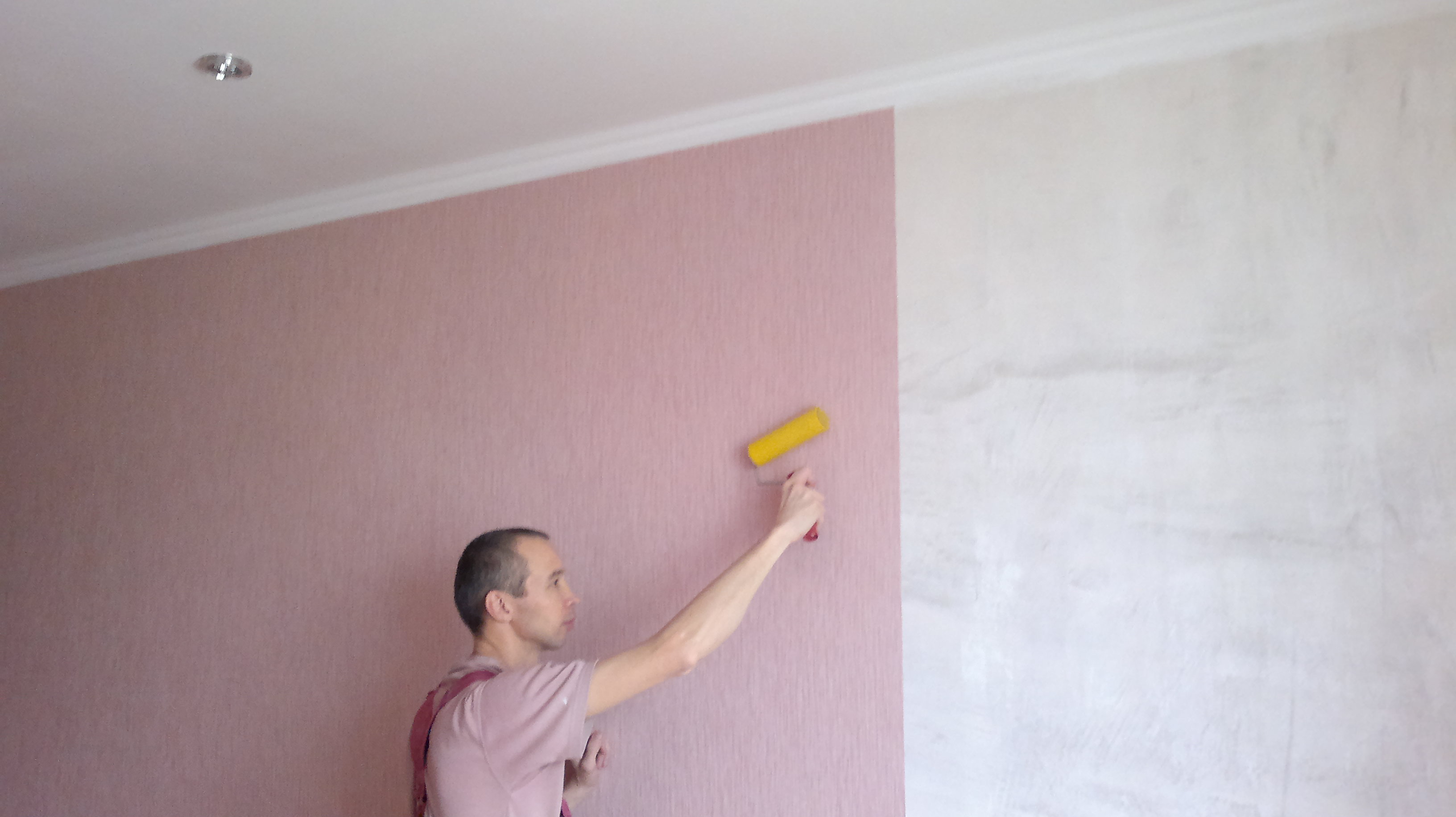 Как подготовить стены к покраске после обоев